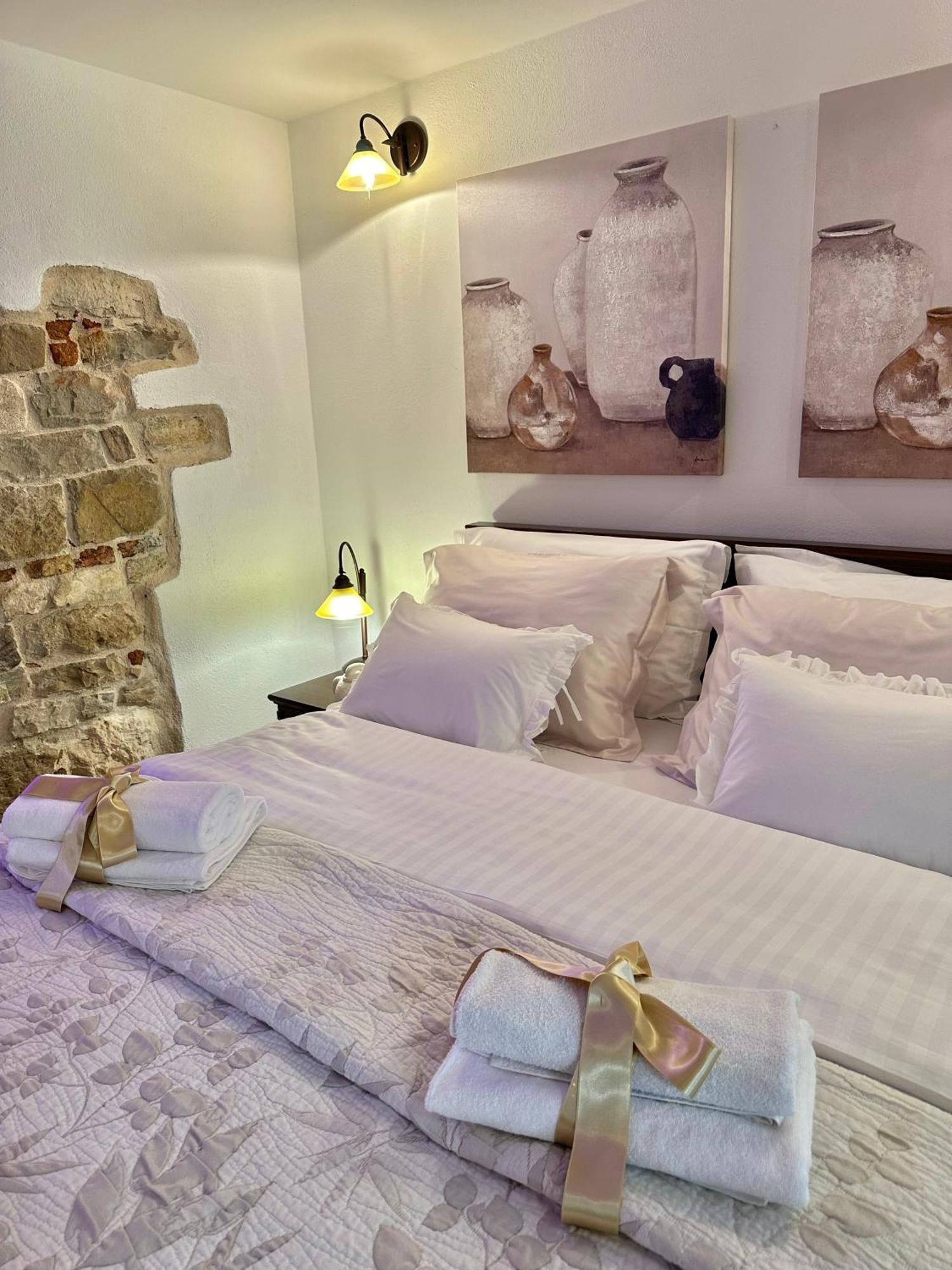 Diocletian Wine Studio Apartment Split Exterior photo