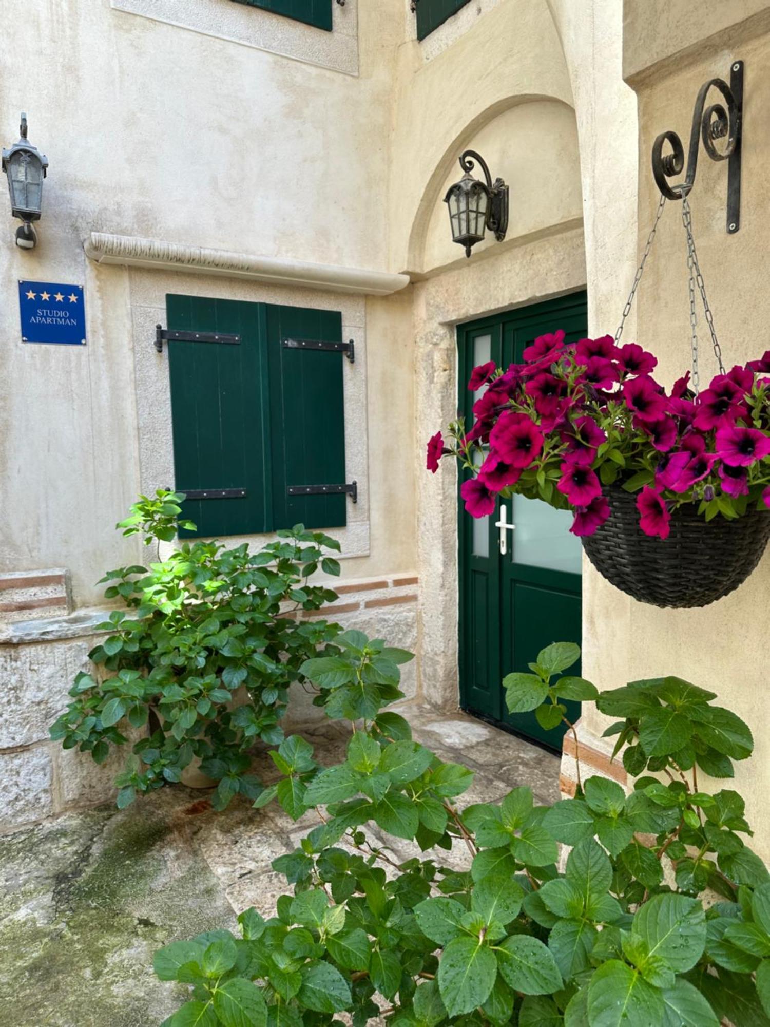 Diocletian Wine Studio Apartment Split Exterior photo